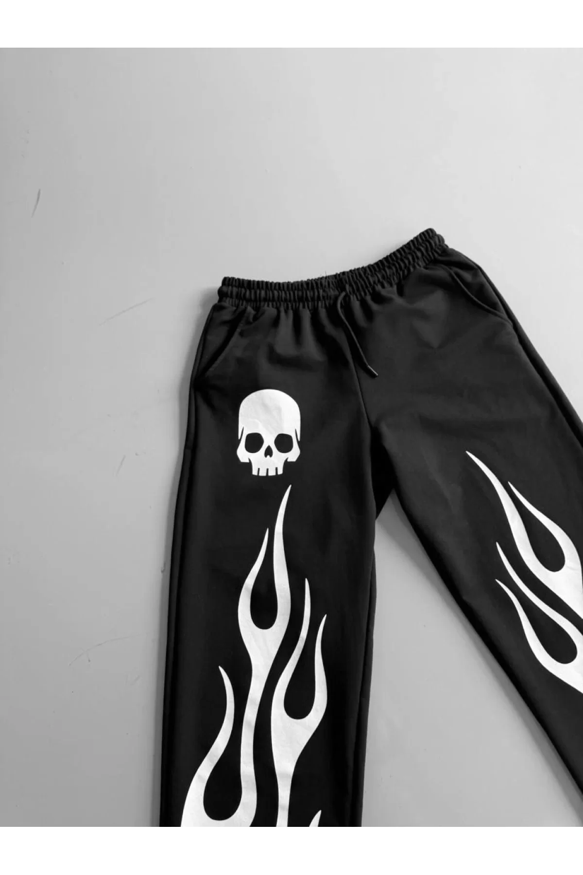 Kumaş Baskılı Beli Lastikli Boru Paça Baggy Alt Esofman